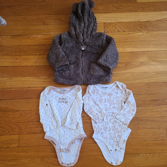 Baby onesie and  cozy jacket - Picture 5 of 15